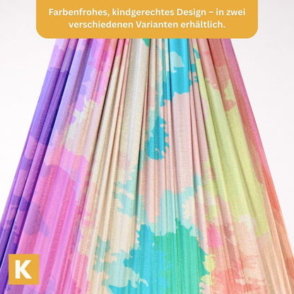Detailaufnahme der Flow Schaukel 2.0 Rainbow Grey mit mehrfarbigem Stoff in sanften Regenbogentönen
